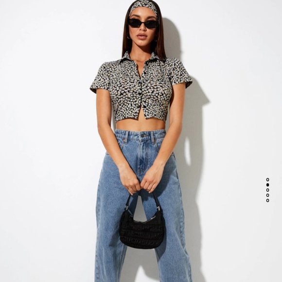 MOTELROCKS WUMA CROP SHIRT IN SPRING FLORAL BLACK - Picture 3 of 4